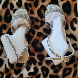 New Wirh Tags BETSY JOHNSON SB SUNI SILVER Sandal Size 8.5